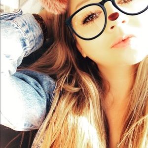 Meet your Posher, Casey